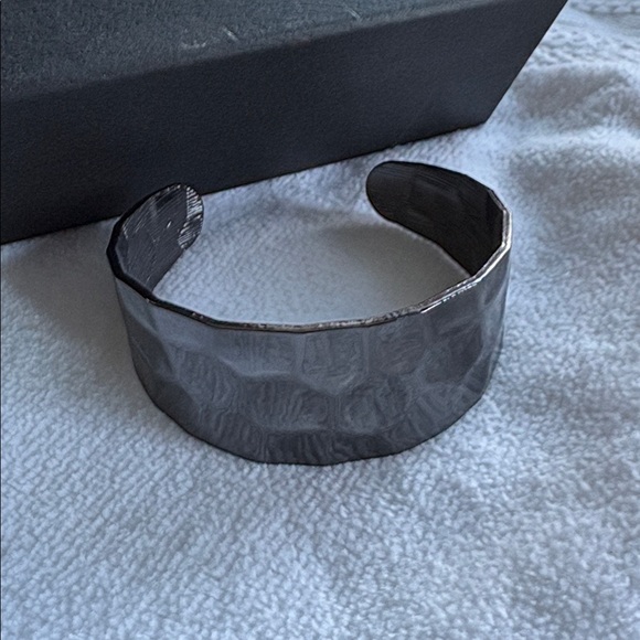 Bracelet - Cuff Chic Black Textured - Picture 2 of 2